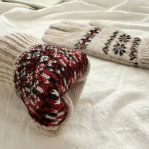 Gants en laine rétro d'hiver flocon de neige de Noël, accessoires de couple tricotés.