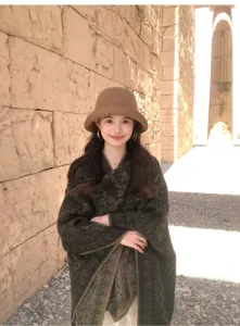 Classic 100% pure wool bucket hat for women, elegant rolled brim autumn winter cloche hat detail.