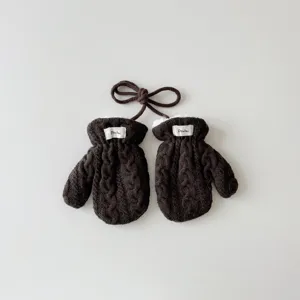 Moufles tricotées d'hiver chaudes pour bébé avec cordon gants thermiques épais