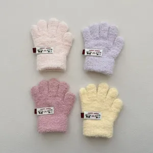 Gants d'hiver en molleton corail pour enfants, gants tricotés cinq doigts avec joli chat.