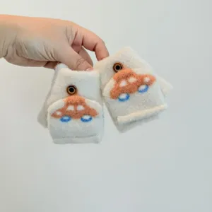 Gants bebe en polaire a rabat motif voiture hiver chaud enfants detail vue mignonne