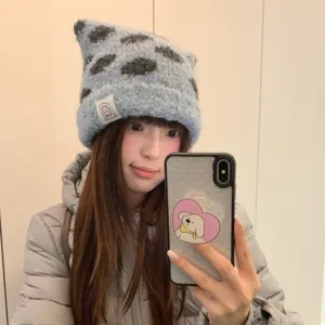 Süße Katzenohren Strickmütze für Damen, flauschige warme Wintermütze mit Polka Dot Design.