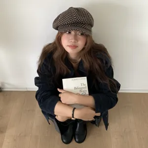 Koreanische gepunktete Schiebermütze Damen Herbst Winter Retro Baret braun Maler Achtkantmütze