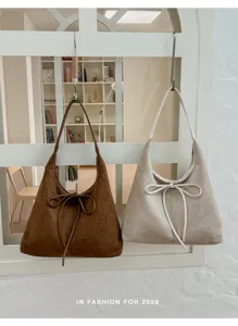 Suede hobo schoudertas met strikdetail, grote capaciteit casual tote voor dagelijks gebruik.