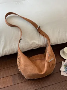 Vintage Klinknagel Schoudertas Voor Dames Maillard Stijl Hobo Tas PU Leer Halve Maan Crossbody Tas Met Sterrenbedel Retro Tas