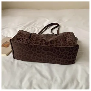 Retro-Leopardenmuster-Tragetasche für Damen, große Freizeit-Schultertasche für den Alltag.