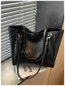 Gedetailleerd overzicht van zwarte olieleder tote tas, casual schoudertas met metalen.