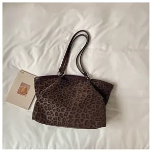 Retro Leopardenmuster Handtasche für Damen, lässige große Schultertasche für den täglichen Weg.