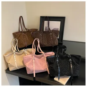 Retro Leo-Muster Tote Bag, große lässige Schultertasche für Damen beim Pendeln.