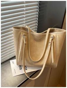 Gedetailleerd overzicht van de beige PU lederen tote tas, met grote capaciteit en zachte textuur.