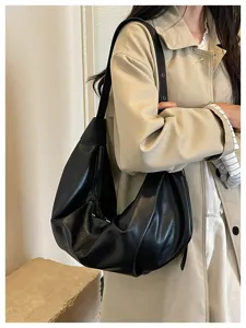 Minimalistische zwarte slappe schoudertas voor dames, casual dagelijkse crossbody tas.