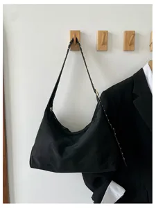 Minimalistische Retro Wildleder Umhängetasche für Damen, große Nieten Hobo Tasche.