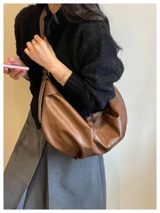 Stijlvolle bruine slouchy hobo tas voor dames, casual PU lederen schoudertas crossbody dagelijks.