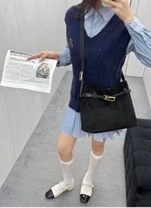 Casual suède schoudertas voor dames, stijlvolle onderarm tas voor dagelijks gebruik en werk.