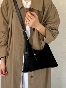 Koreaanse retro zwarte schoudertas voor dames, stijlvolle herfst oksel hobo tas voor werk.