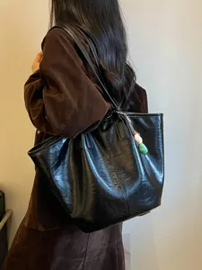 Casual retro zwarte grote dames tote bag, stijlvolle PU lederen schoudertas voor werk.