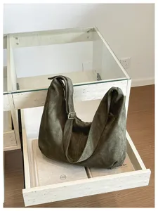 Vintage dunkelgrüne Wildleder Umhängetasche, lässige Hobo Beutel Tasche für Damen verstellbar.
