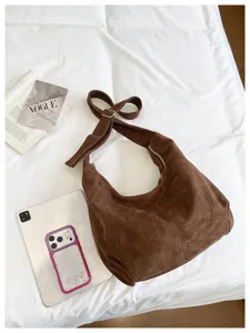Braune Wildleder Hobo Tasche, lässige Vintage Umhängetasche mit Reißverschluss für Damen.