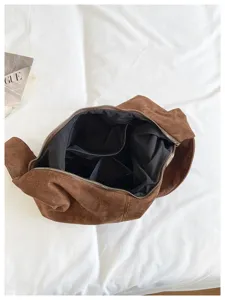 Braune, slouchy Umhängetasche aus Wildleder für Damen, große Kapazität, Freizeittasche.