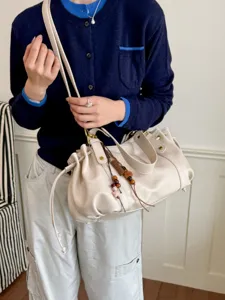Modische koreanische Beuteltasche mit Kordelzug für Damen, große Schulter- und Umhängetasche.
