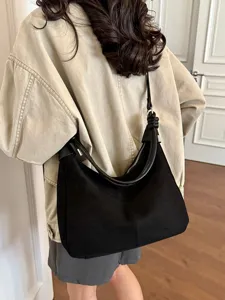 Zwarte suèdetas schoudertas voor dames, stijlvolle casual hobo tas met geknoopt handvat.