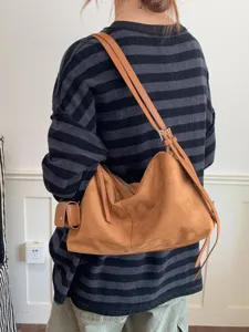 Retro minimale grote suède schoudertas voor dames, casual stijlvolle okseltas.