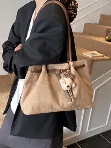 Retro suède shopper tas voor dames, grote schoudertas handtas met schattige berenhanger.