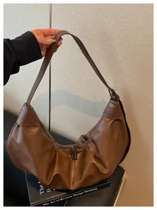Bruine slouchy hobo schoudertas voor vrouwen, casual zachte lederen okseltas dagelijks gebruik.