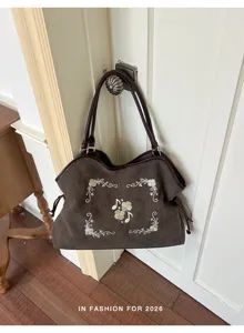 Bruine vintage geborduurde tote tas met bloemen en muzieknoten voor dagelijks gebruik.
