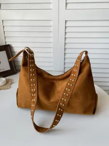 Retro Wildleder Nieten Umhängetasche Große Kapazität Damen Tote Bag Pendler Hobo Crossbody Bag Mit Nähten