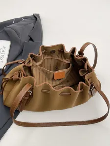 Retro braune Kordelzug Umhängetasche für Damen, modisches Plissee Design Alltagshandtasche.