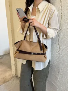 Chique bruine suède schoudertas voor dames stijlvolle okseltas veelzijdige casual tas