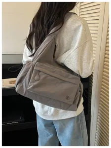 Borsa a spalla grigia casual da donna, borsa hobo capiente da lavoro con tasca frontale.