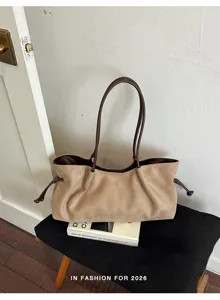 Casual suède shopper tas voor dames, minimalistische schoudertas met bruine handvatten.