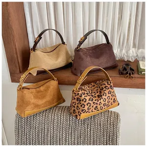 Retro suède handtas voor dames, veelzijdige casual schoudertas crossbody kussen tas stijl.