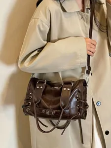 Vintage braune Motorrad Umhängetasche für Damen, stilvolle PU Leder Boston Handtasche Ösen.