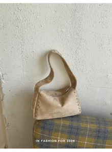 Vintage Wildleder Umhängetasche mit Nieten, schicke Hobo Tasche für Damen Alltag und Büro.