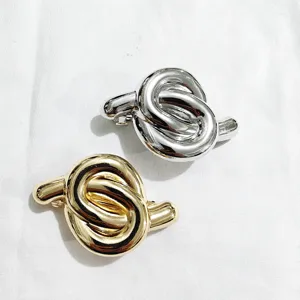 Set di mollette per capelli con nodo metallico chic in oro e argento, elegante accessorio.