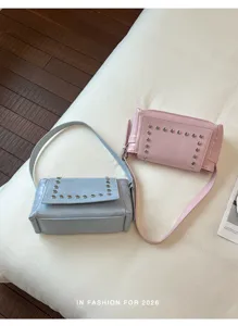 Retro schoudertas met klinknails voor dames, stijlvolle motortas met metalen klinknagels.