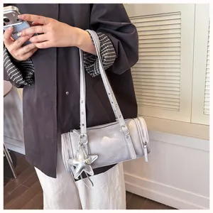 Vintage Motorrad Stil Oilleder zylindrische Schultertasche, trendige Boston Tasche mit Stern.