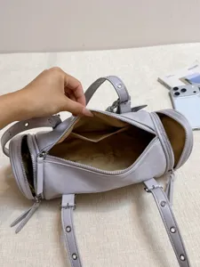 Retro Motorrad Stil ÖLeder zylindrische Kissentasche, vielseitige Schulter und Boston Tasche.