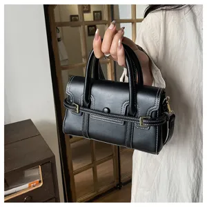 Zwarte retro dames leren handtas met contrasterende stiksels en gesp stijlvolle schoudertas