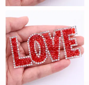 Strass LOVE letters opnaaiers strass steentjes voor kleding tassen DIY decoratie