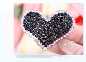 Patch strass cœur thermocollant cristal noir brillant accessoire vêtement DIY détail