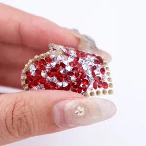 Motif thermocollant en strass en forme de cœur pour vêtements accessoires de mode rouge argent
