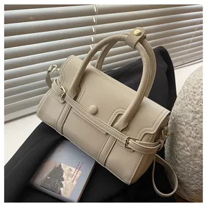 Beige PU leer gestructureerde handtas detailopname, elegante schouder- en crossbodytas.