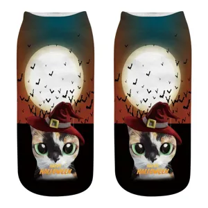 Halloween 3D gedruckte Socken mit niedlichem Hexenhut Katzen und Vollmond Motiv Design.