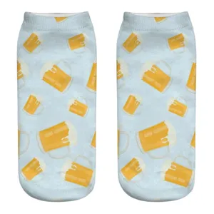 Vue détaillée de chaussettes imprimées bière 3D, motif de boisson mignon pour tous les jours.