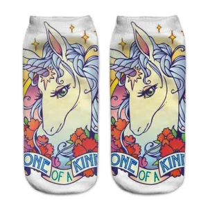 Bonitos calcetines de unicornio con estampado 3D y diseño floral colorido para mujeres.
