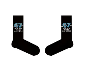 Calzini neri in cotone con simpatico design di cartoni animati blu 67 e testo per tutti i giorni.